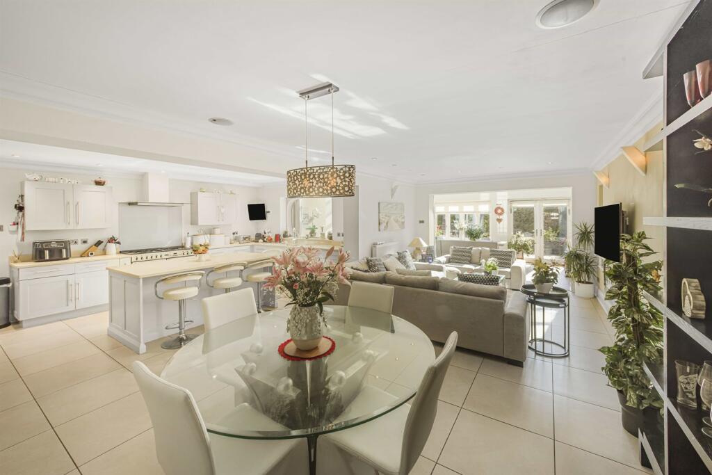 5 bedroom detached house for sale in Eyebrook Road, Bowdon, Altrincham, WA14